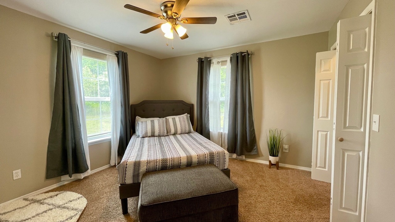 Photo of Bedroom in Ada