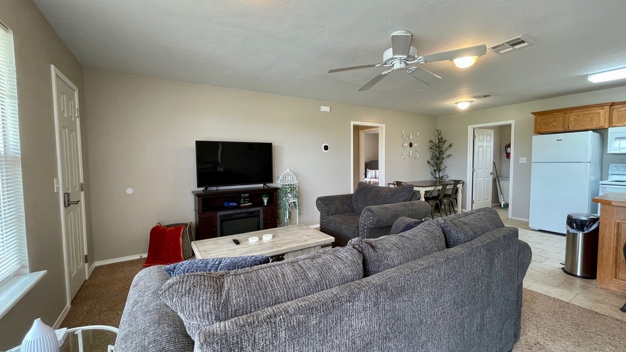 Photo of Livingroom in Ada