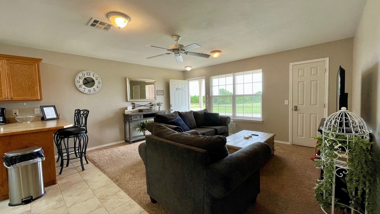 Photo of Livingroom in Ada