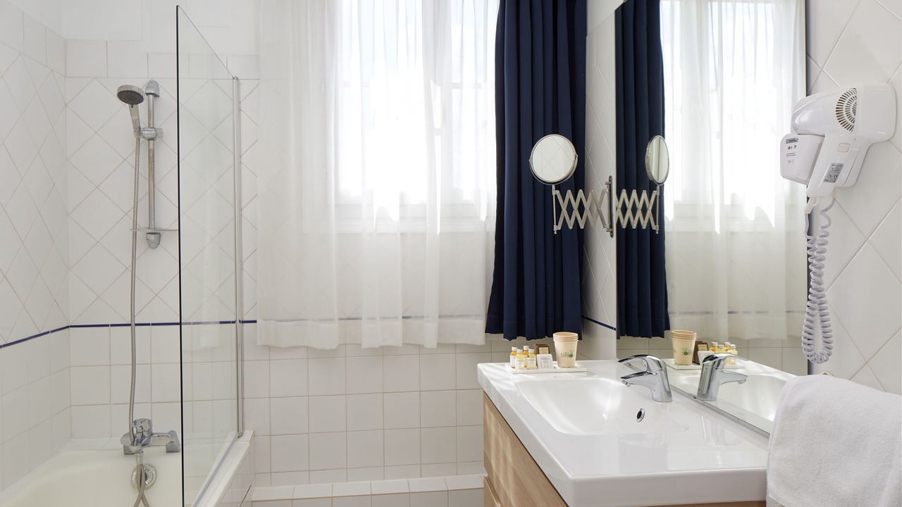 Photo of Bedroom in Asnieres-sur-Seine