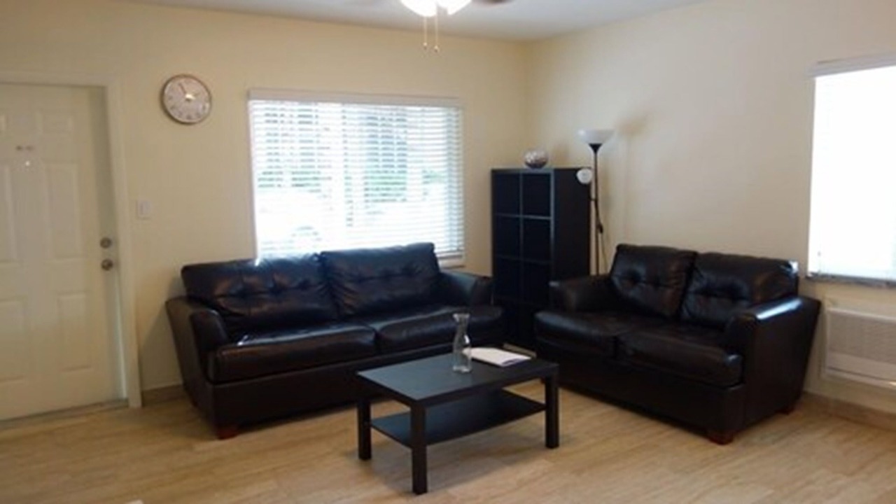 Photo of Livingroom in Hollywood Lakes