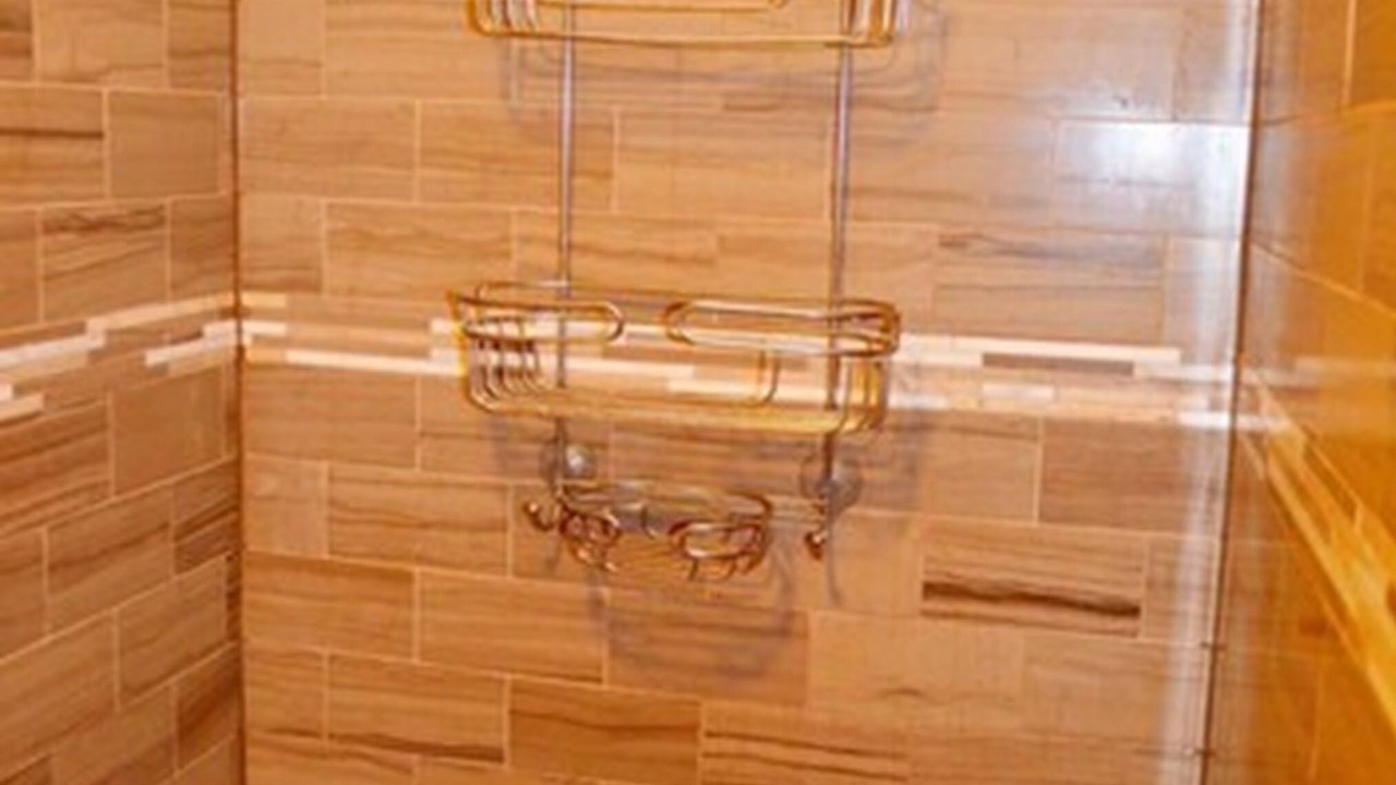 Photo of Bathroom in Hollywood Lakes