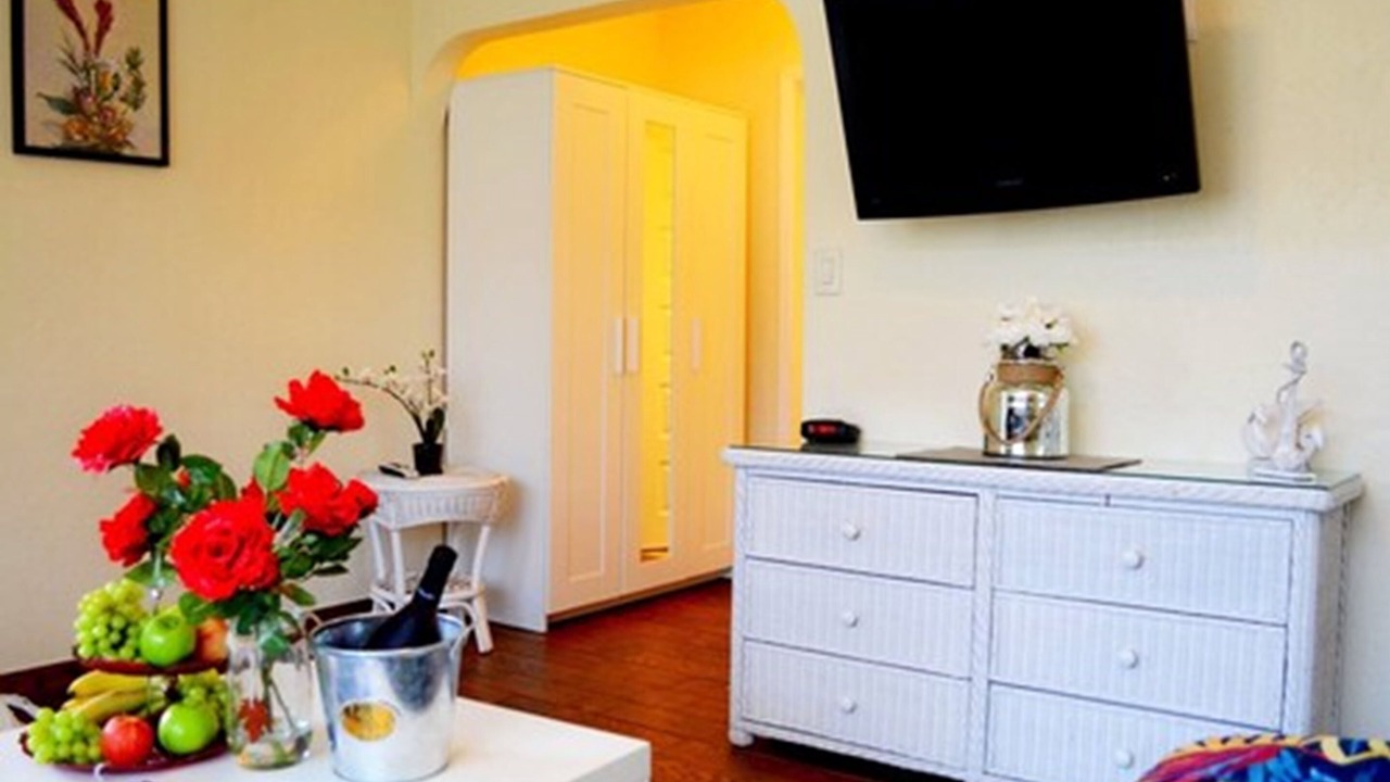 Photo of Bedroom in Hollywood Lakes