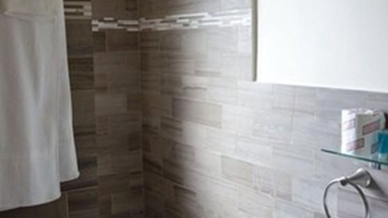 Photo of Bathroom in Hollywood Lakes