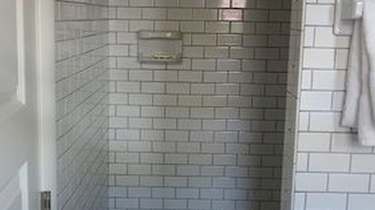 Photo of Bathroom in Hollywood Lakes