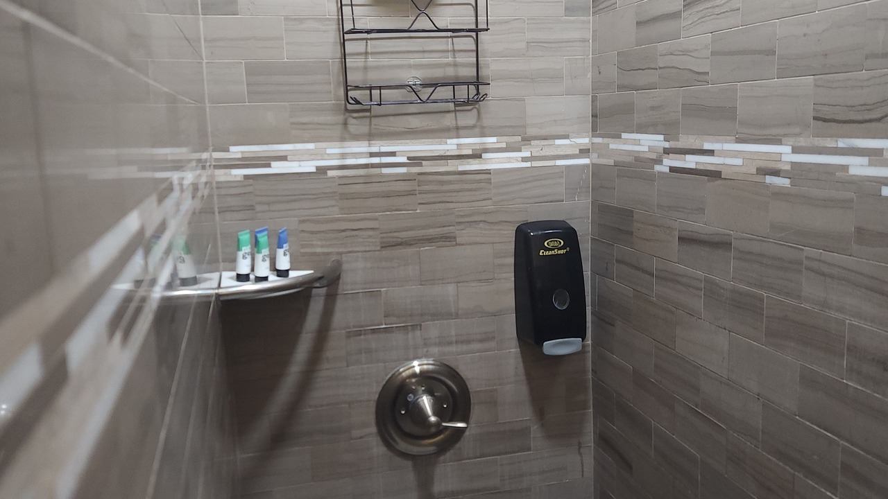 Photo of Bathroom in Hollywood Lakes