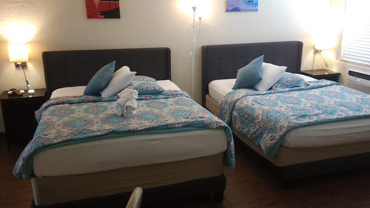 Photo of Bedroom in Hollywood Lakes