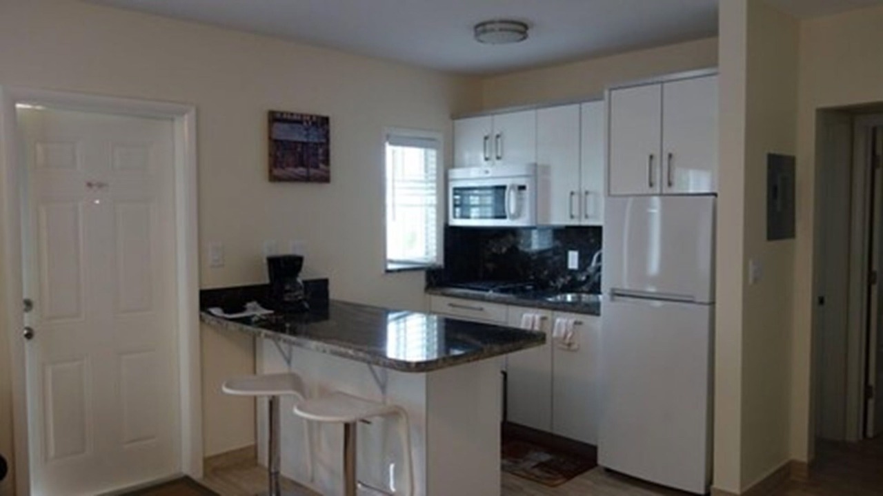 Photo of Kitchen in Hollywood Lakes
