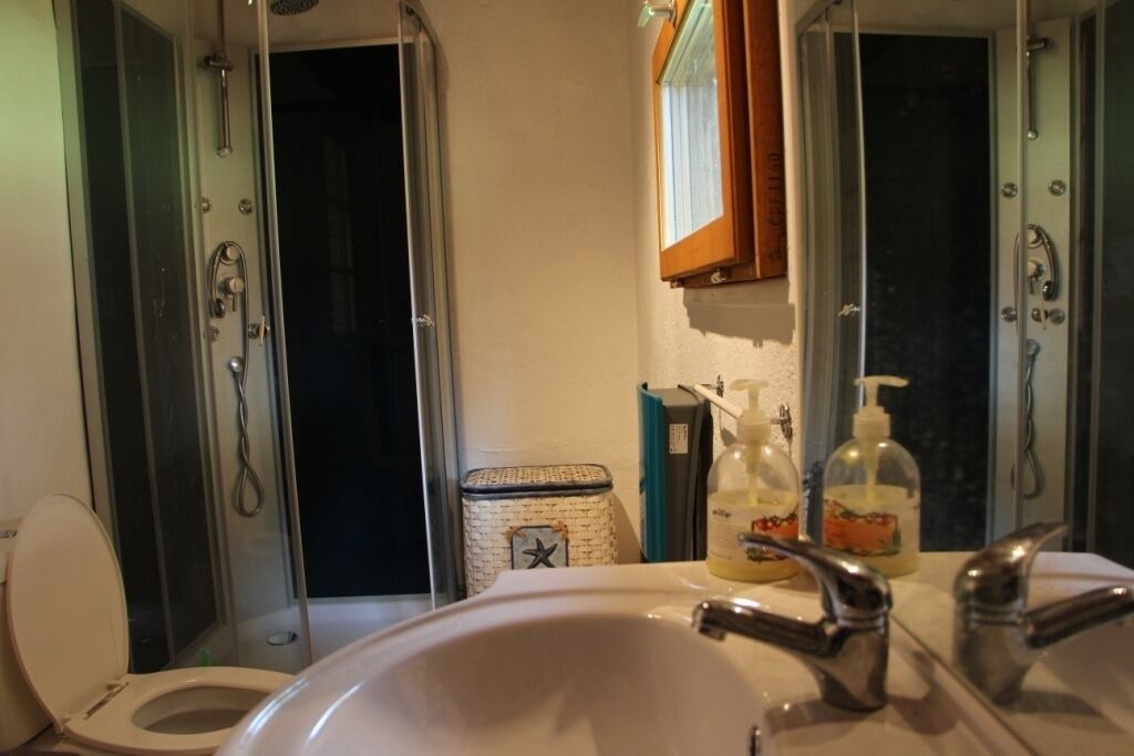 Photo of Bathroom in Ore