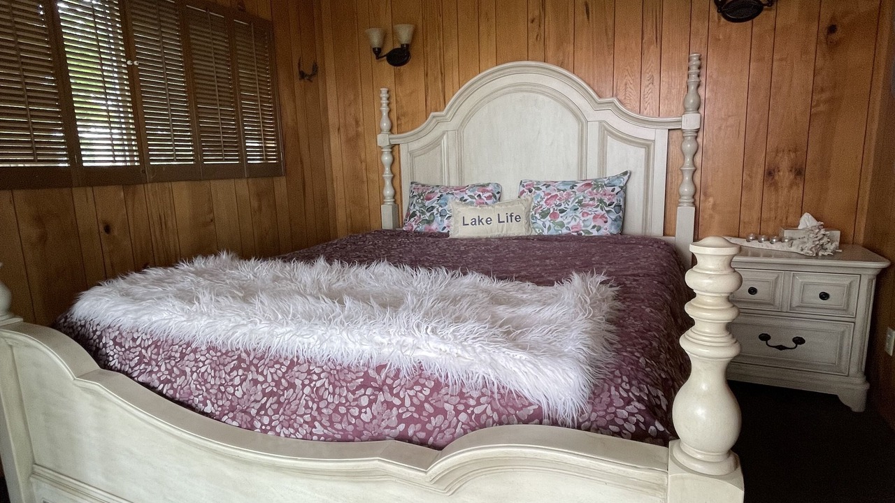 Photo of Bedroom in Crestline