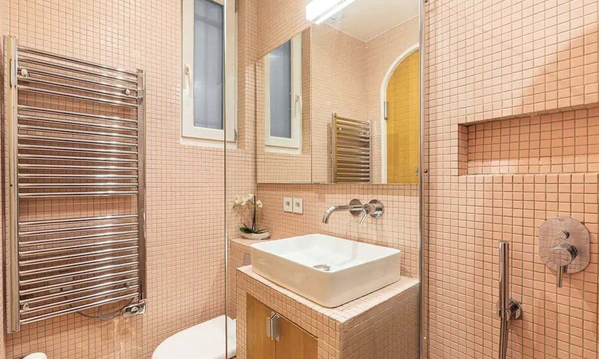 Photo of Bathroom in Quartier de la Roquette