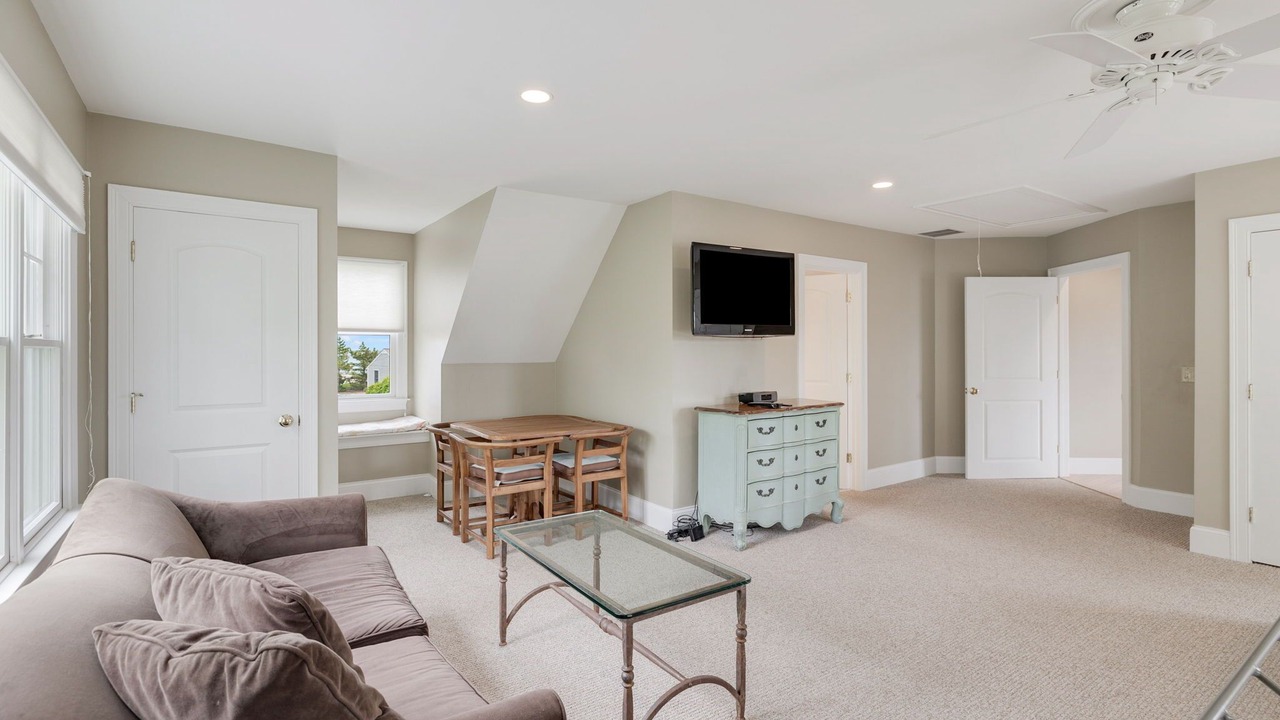 Photo of Livingroom in Northwest Harwich