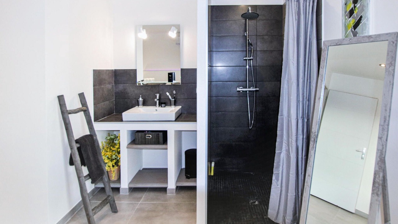 Photo of Bathroom in Salon-de-Provence