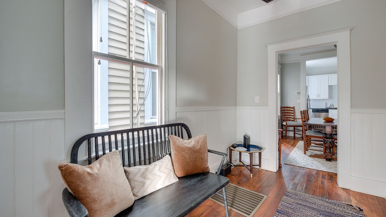 Photo of Livingroom in Thomas Square