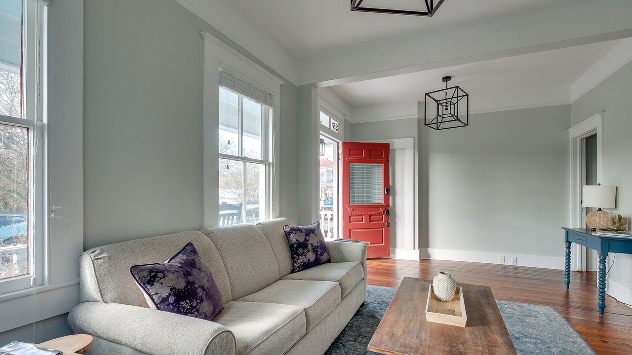 Photo of Livingroom in Thomas Square
