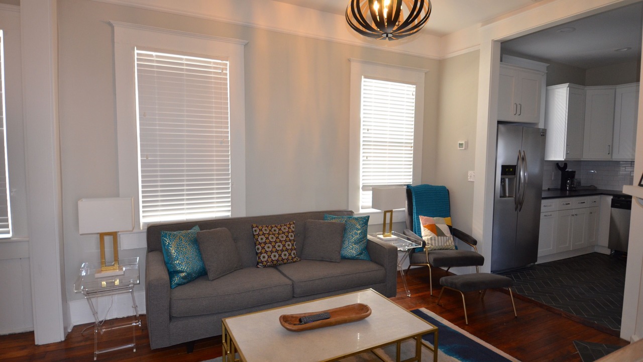 Photo of Livingroom in Thomas Square