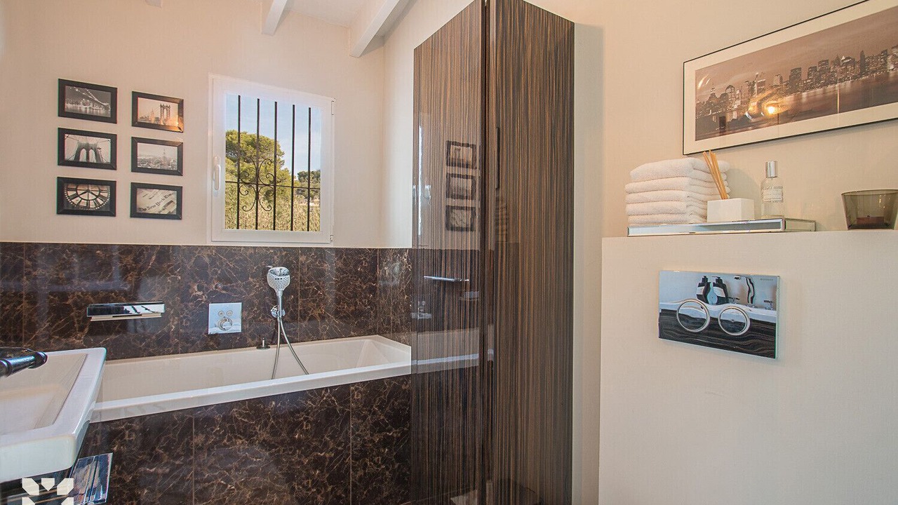 Photo of Bathroom in Empedrola