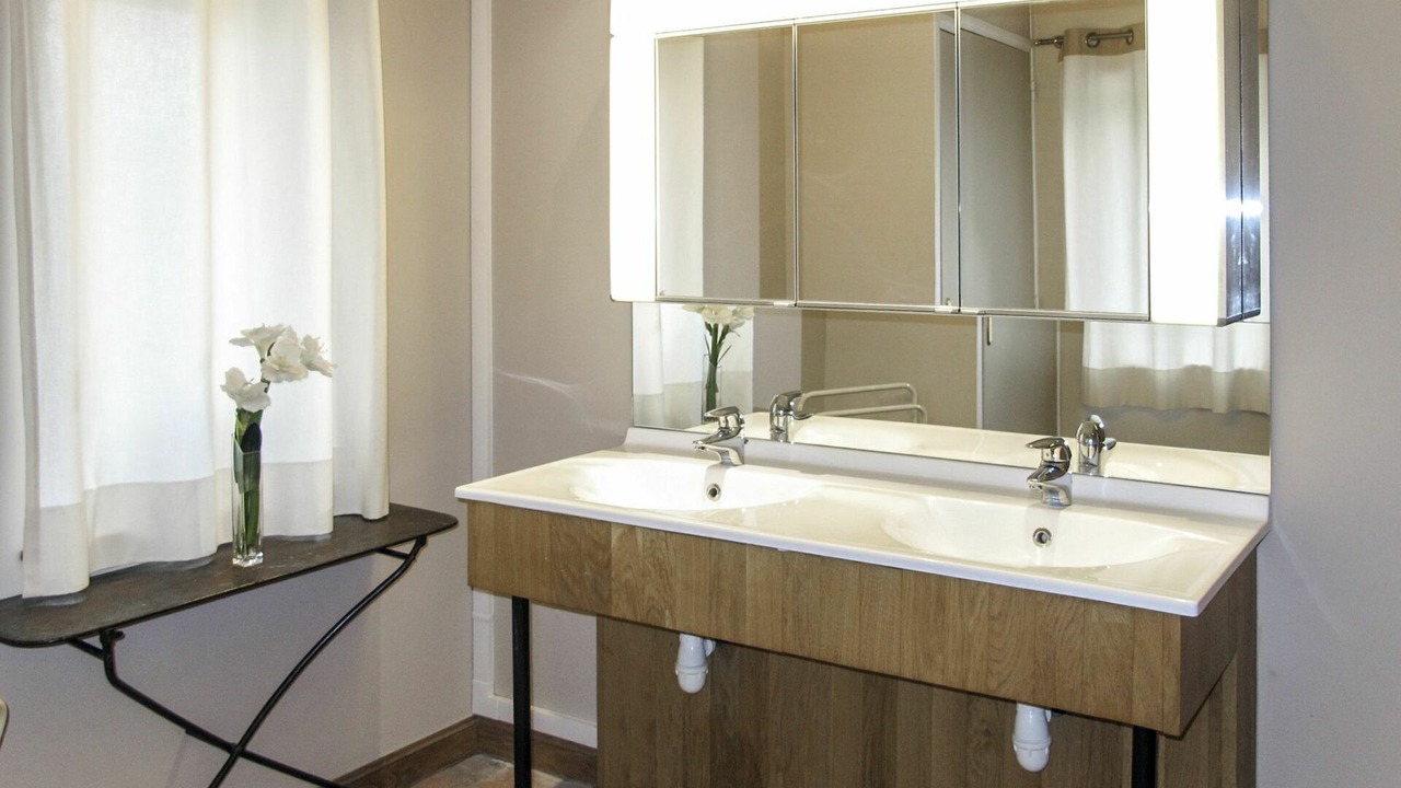 Photo of Bathroom in Corbon