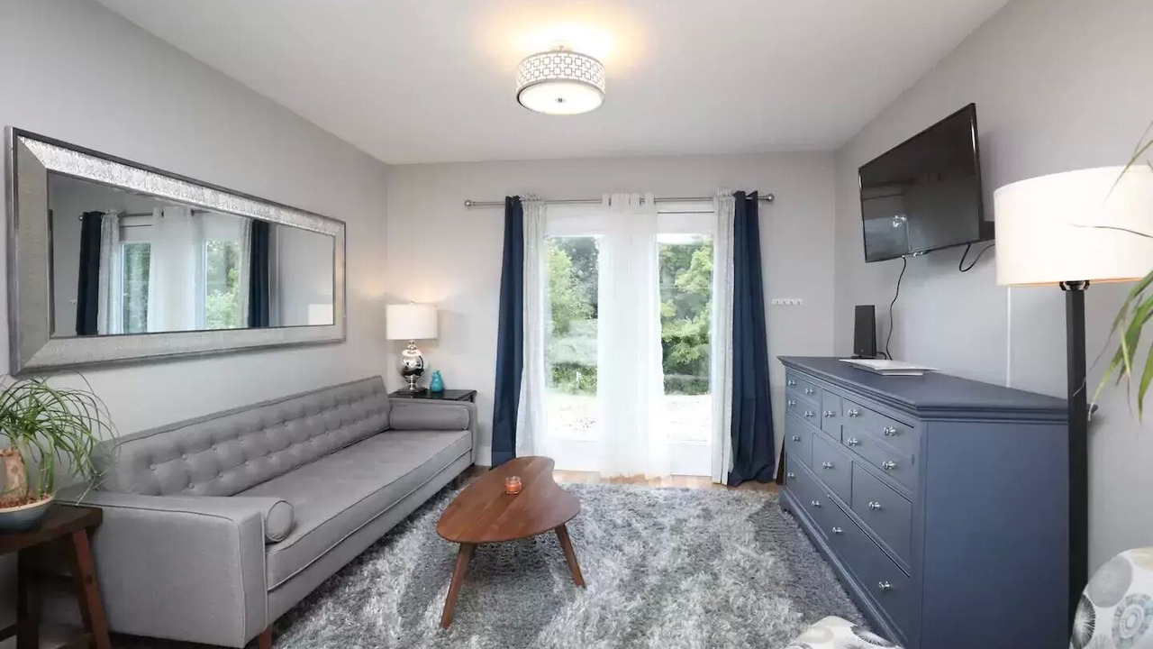 Photo of Livingroom in Lynn Garden