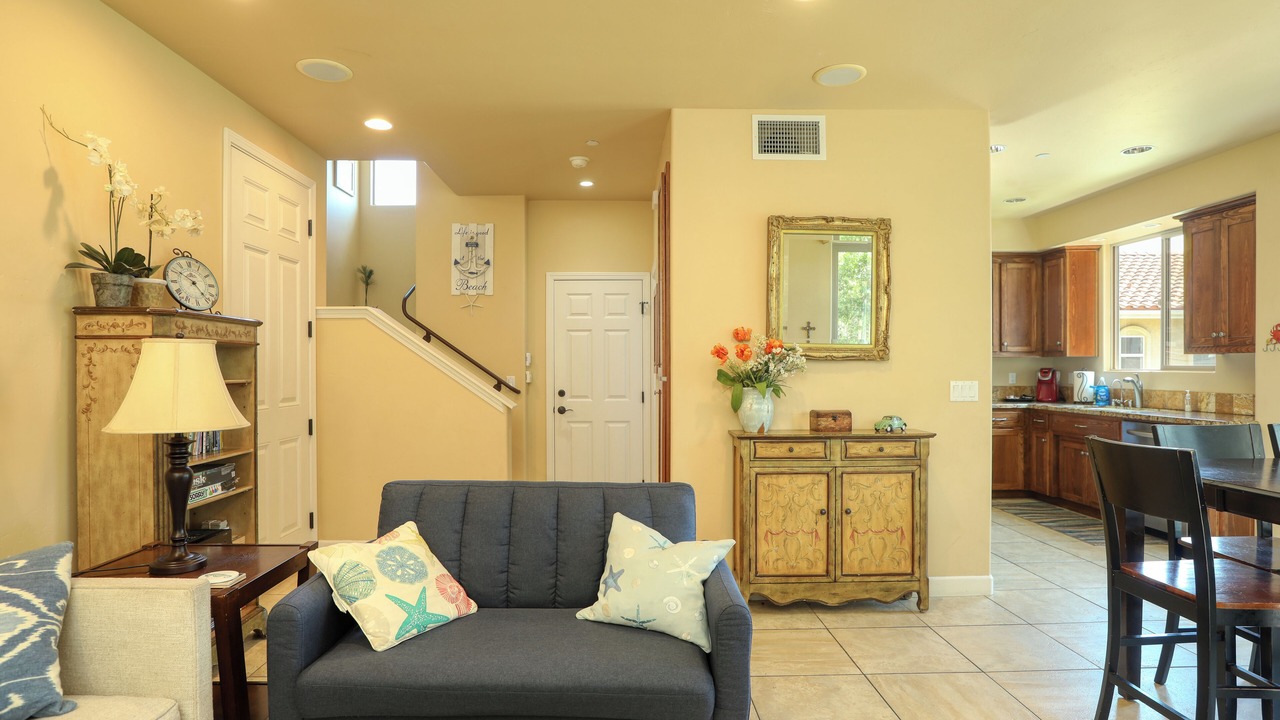 Photo of Livingroom in Downtown