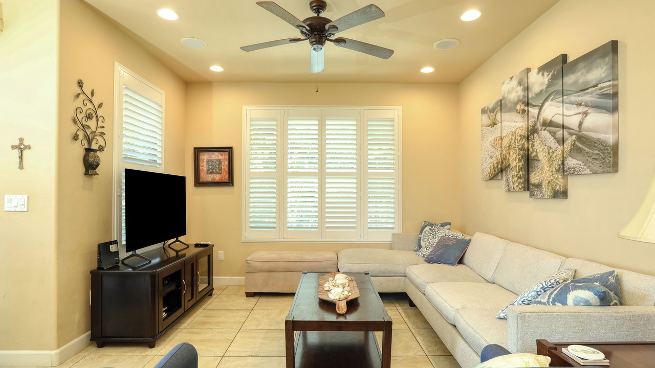 Photo of Livingroom in Downtown