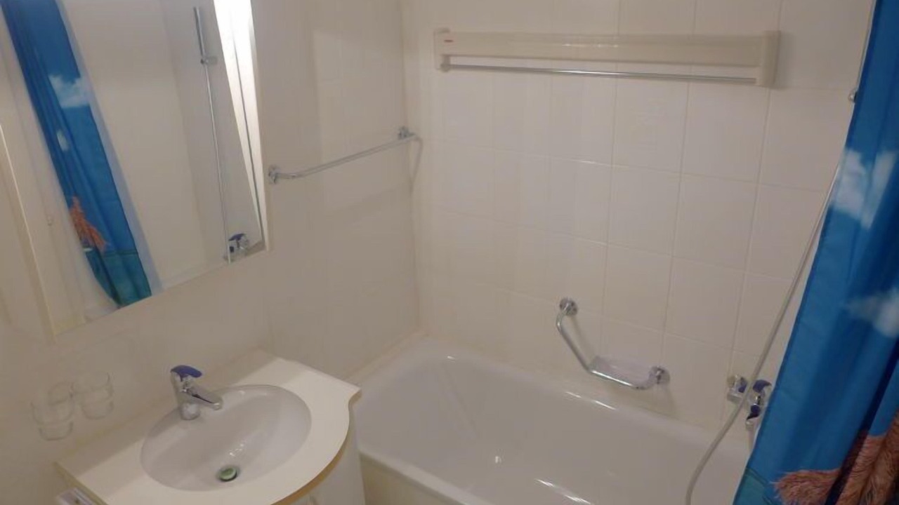 Photo of Bathroom in Lens