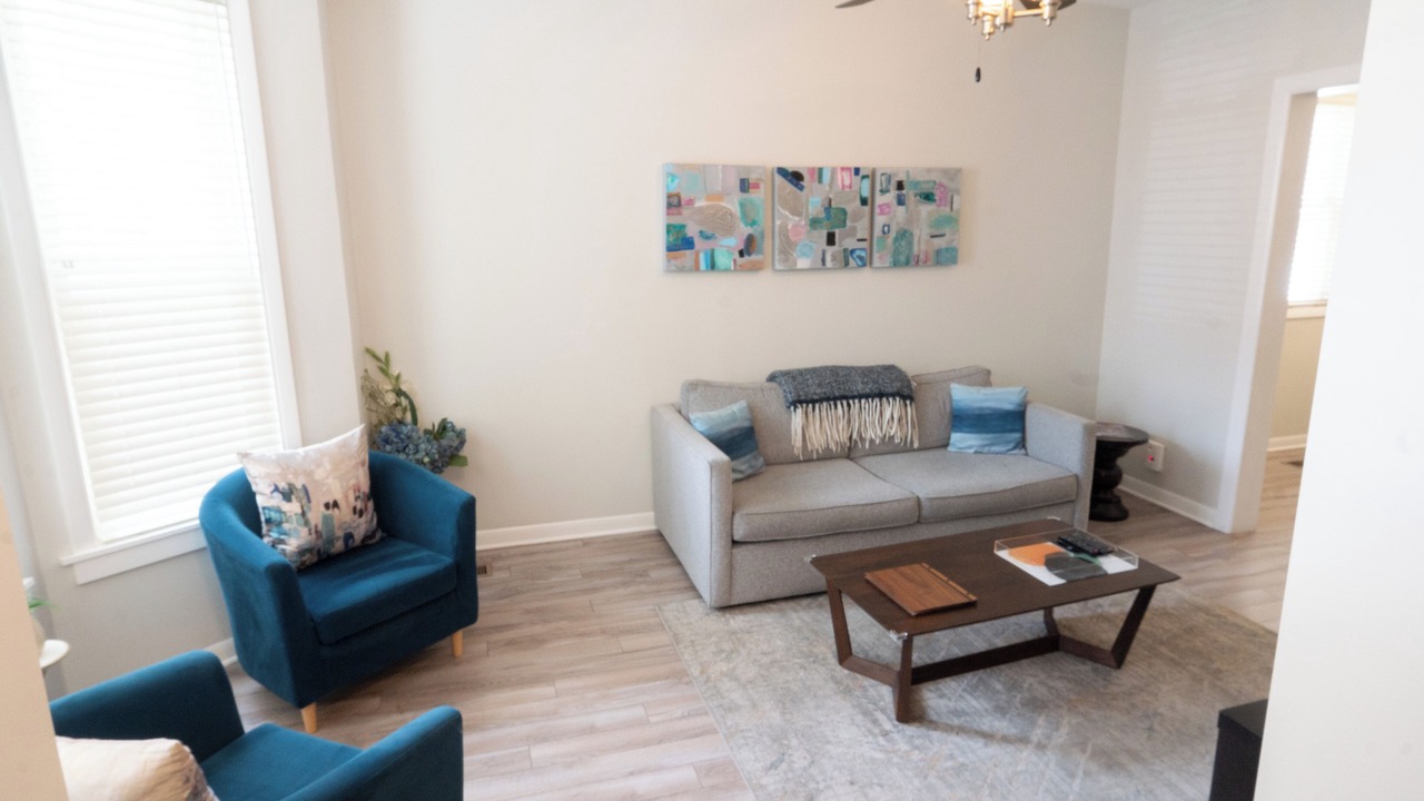 Photo of Livingroom in North Center