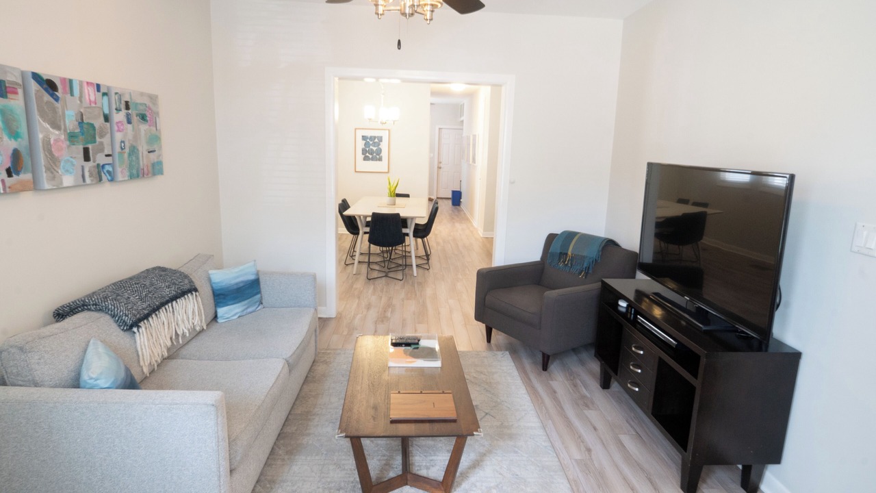 Photo of Livingroom in North Center