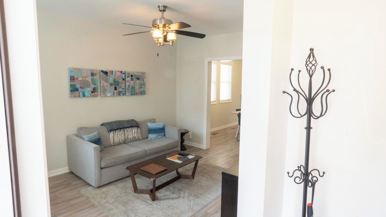 Photo of Livingroom in North Center