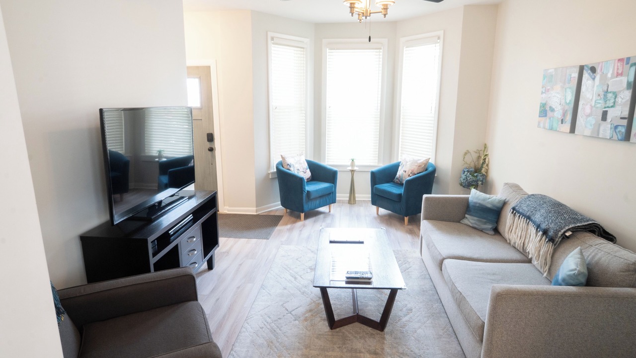 Photo of Livingroom in North Center