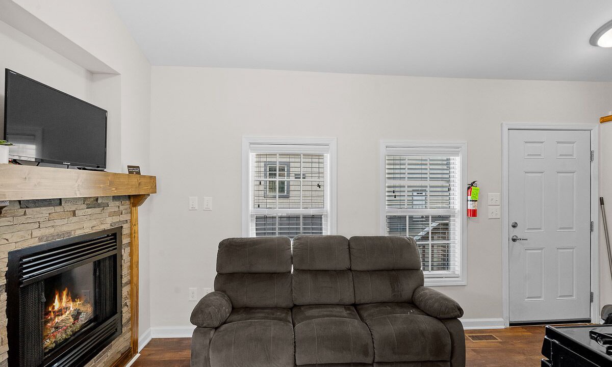 Photo of Livingroom in Queensbury