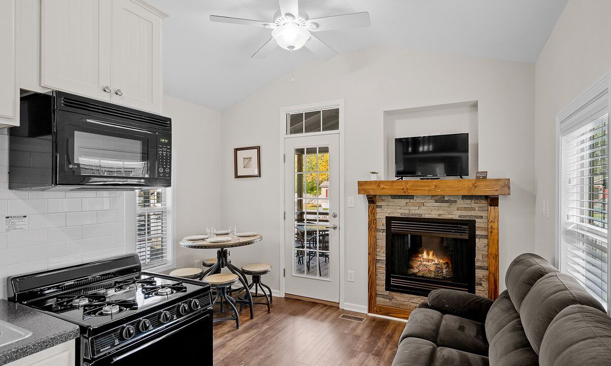 Photo of Livingroom in Queensbury