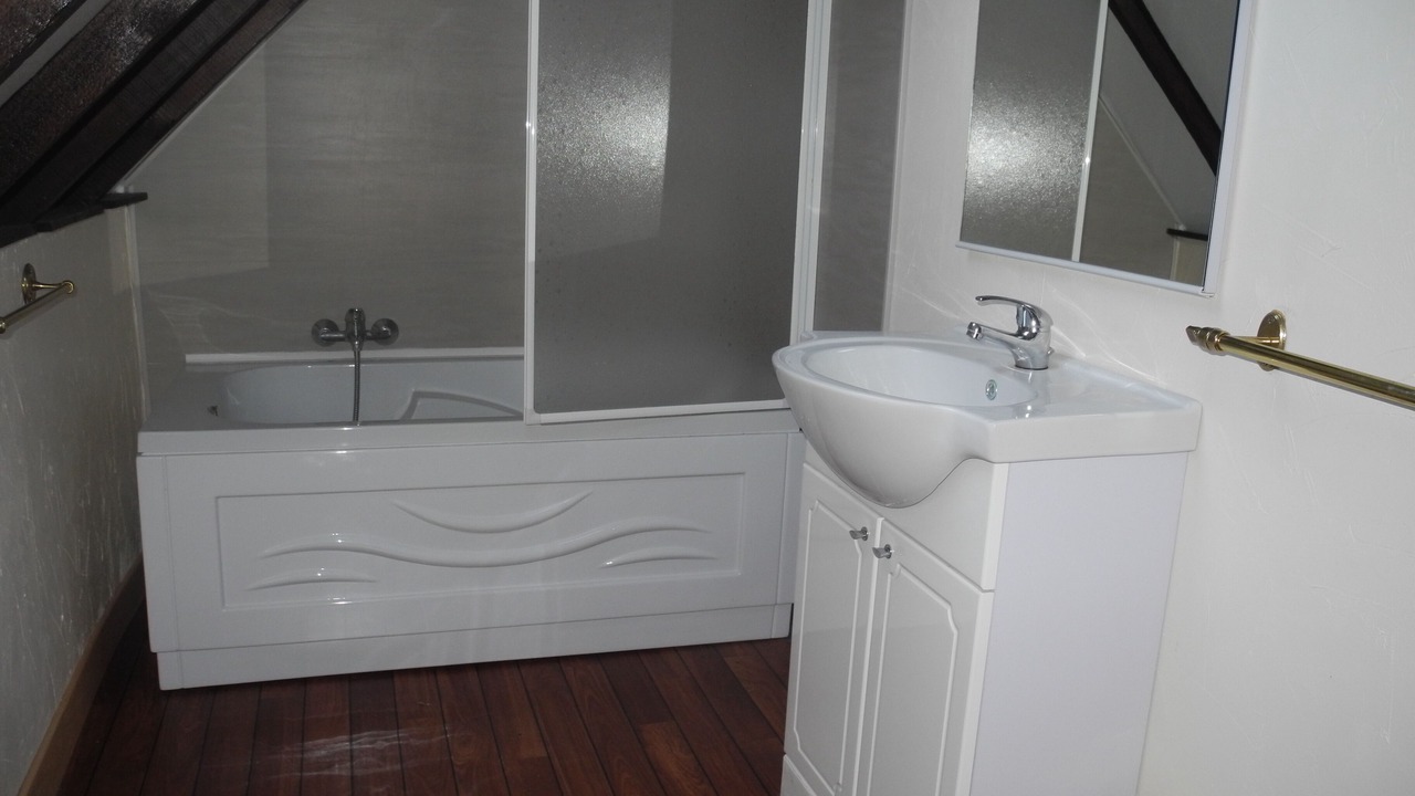 Photo of Bathroom in Tredrez-Locquemeau