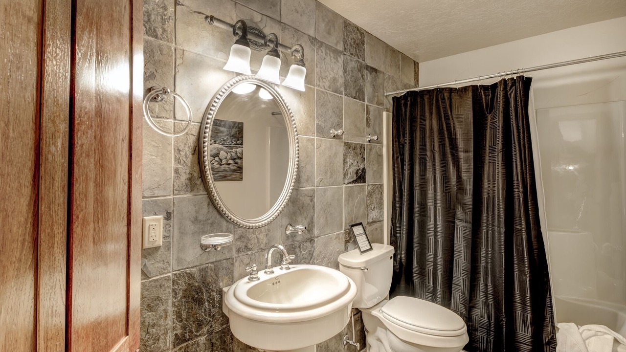 Photo of Bathroom in Ruidoso