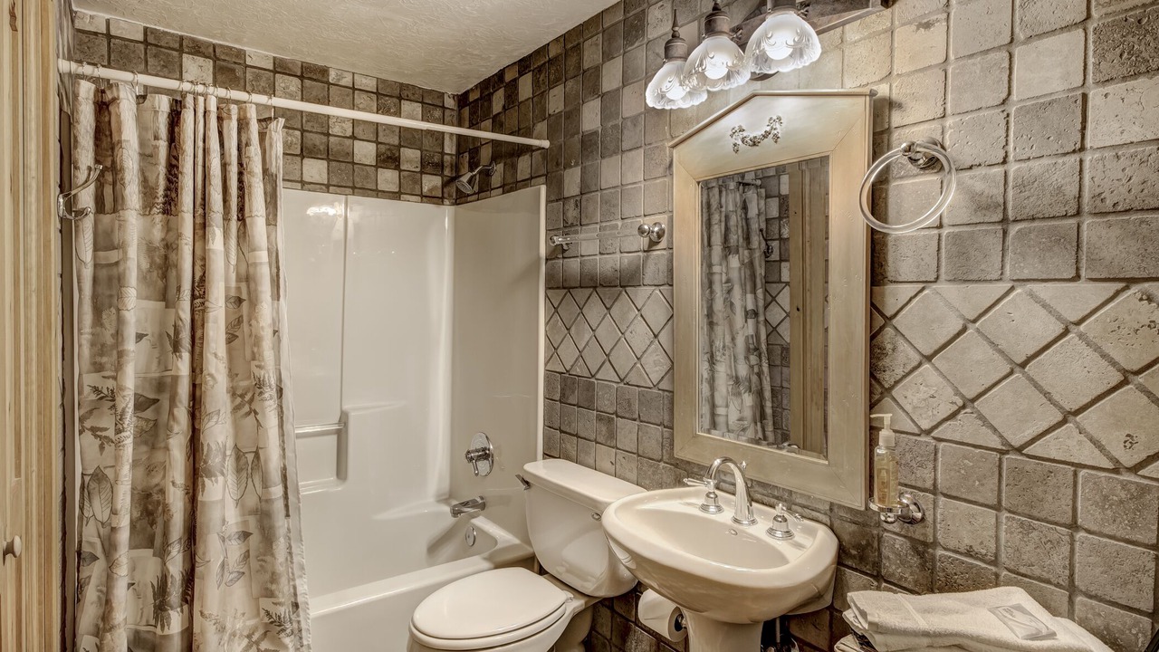 Photo of Bathroom in Ruidoso