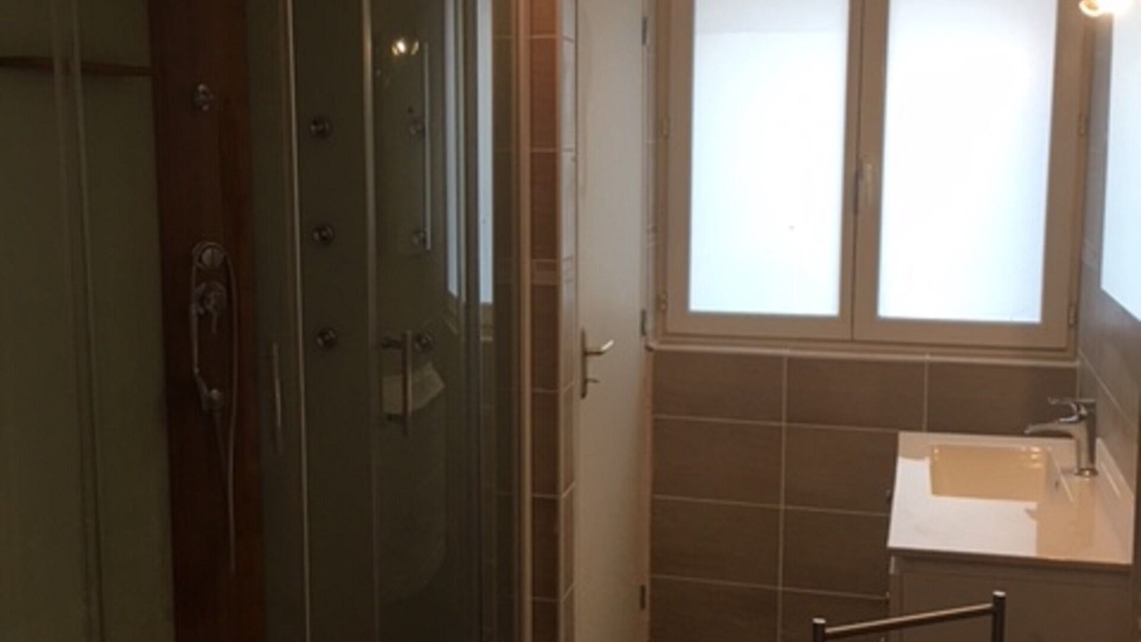 Photo of Bathroom in Roisey