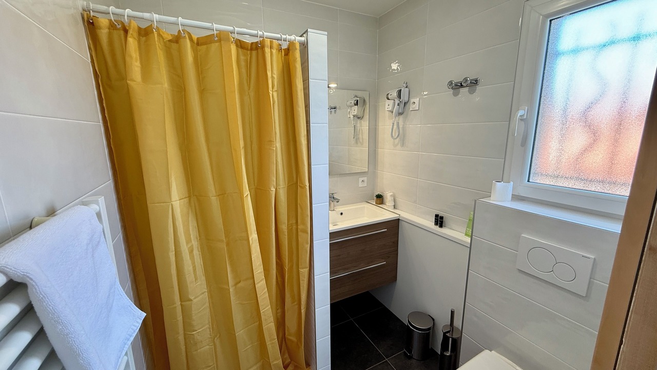 Photo of Bathroom in Beynost