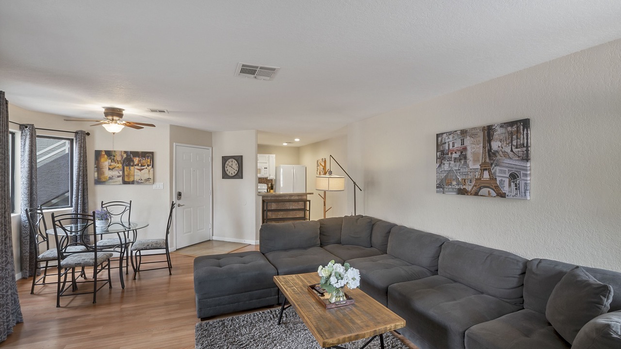 Photo of Livingroom in Enterprise