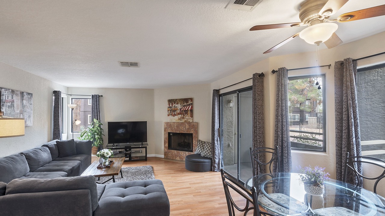Photo of Livingroom in Enterprise