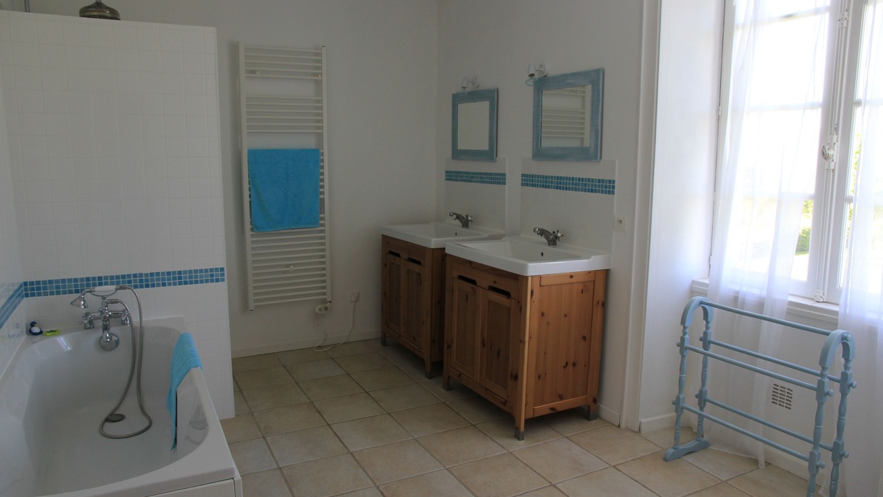 Photo of Bathroom in Mortagne-sur-Gironde