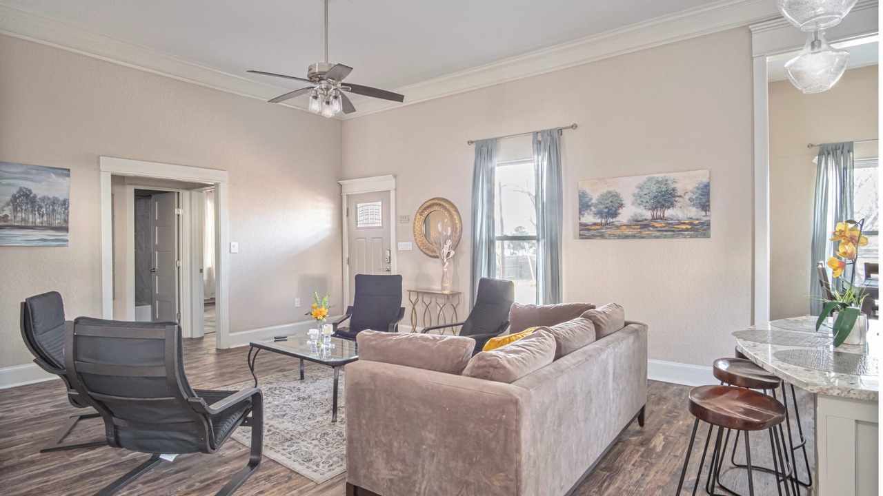 Photo of Livingroom in Near East Side