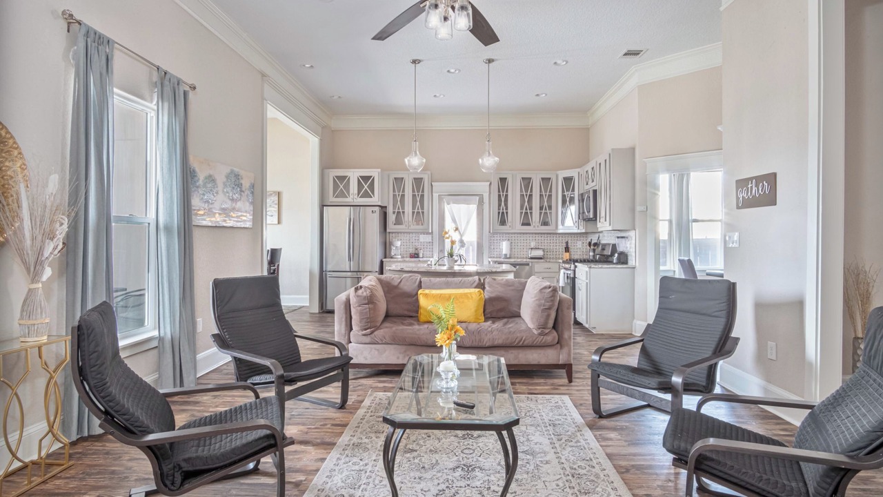 Photo of Livingroom in Near East Side