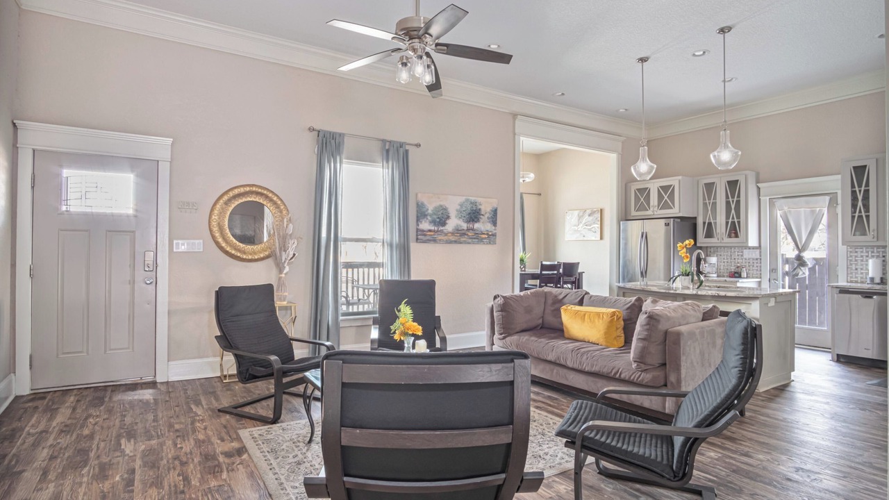Photo of Livingroom in Near East Side