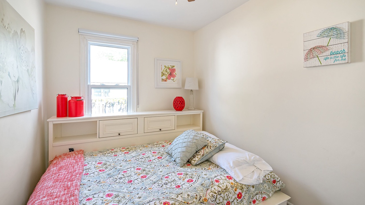 Photo of Bedroom in Crystal Beach