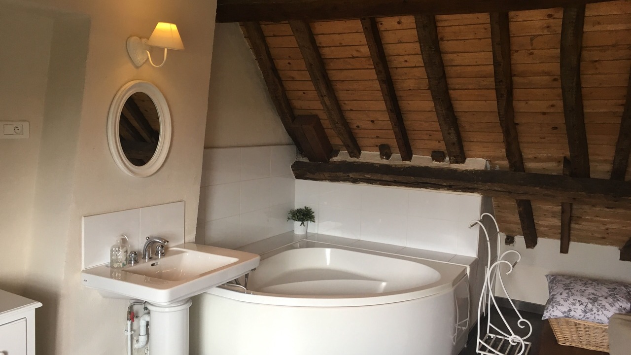 Photo of Bathroom in Thiveral-Grignon