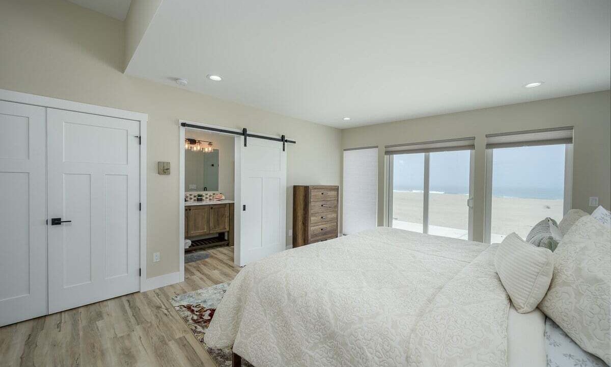 Photo of Bedroom in Kiwanda Shores
