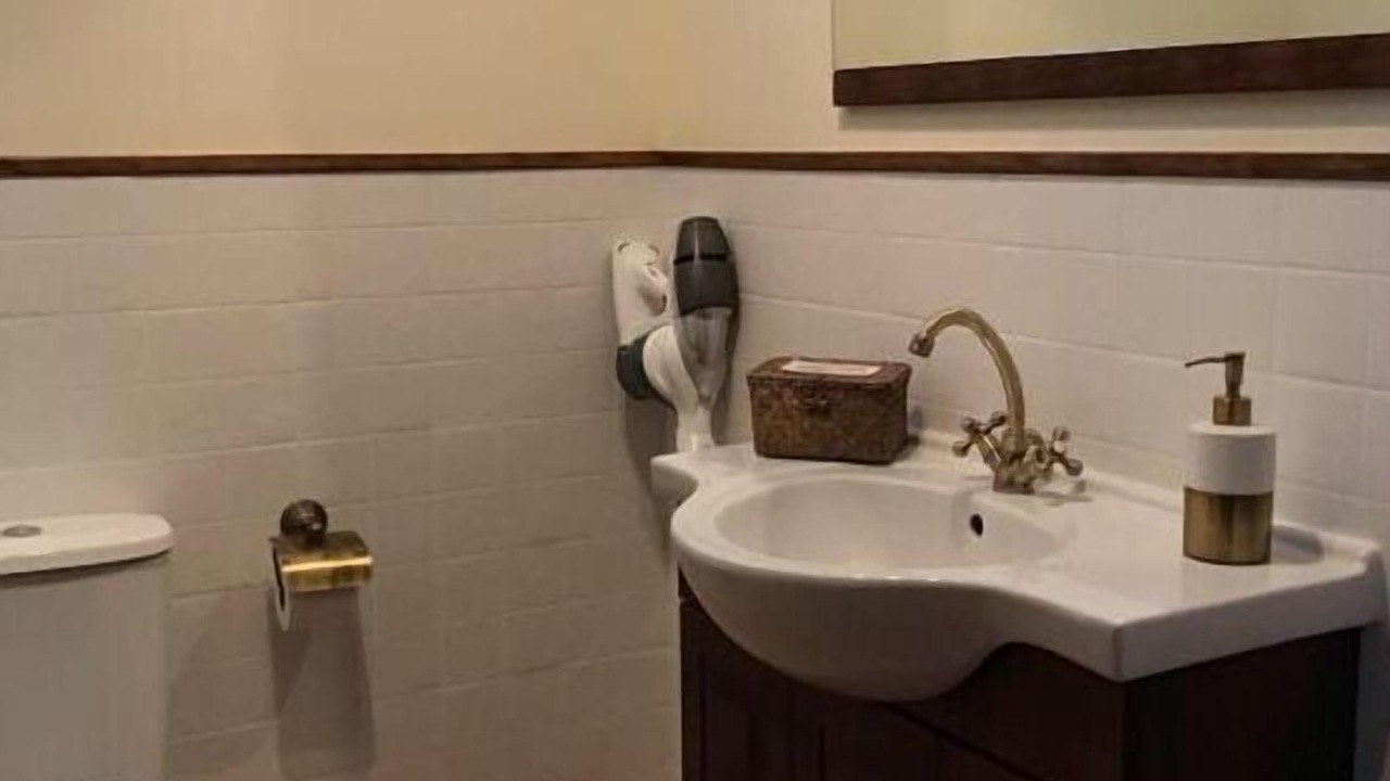 Photo of Bathroom in Err