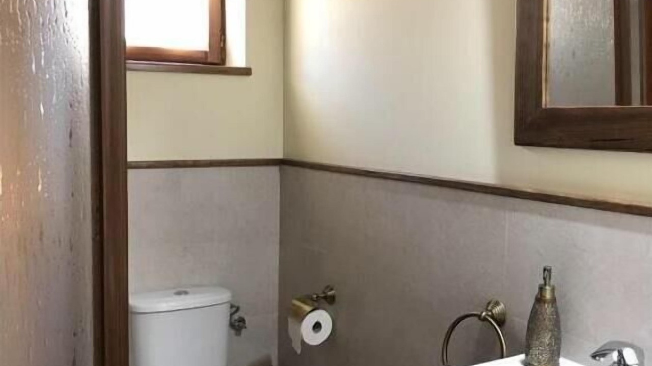Photo of Bathroom in Err
