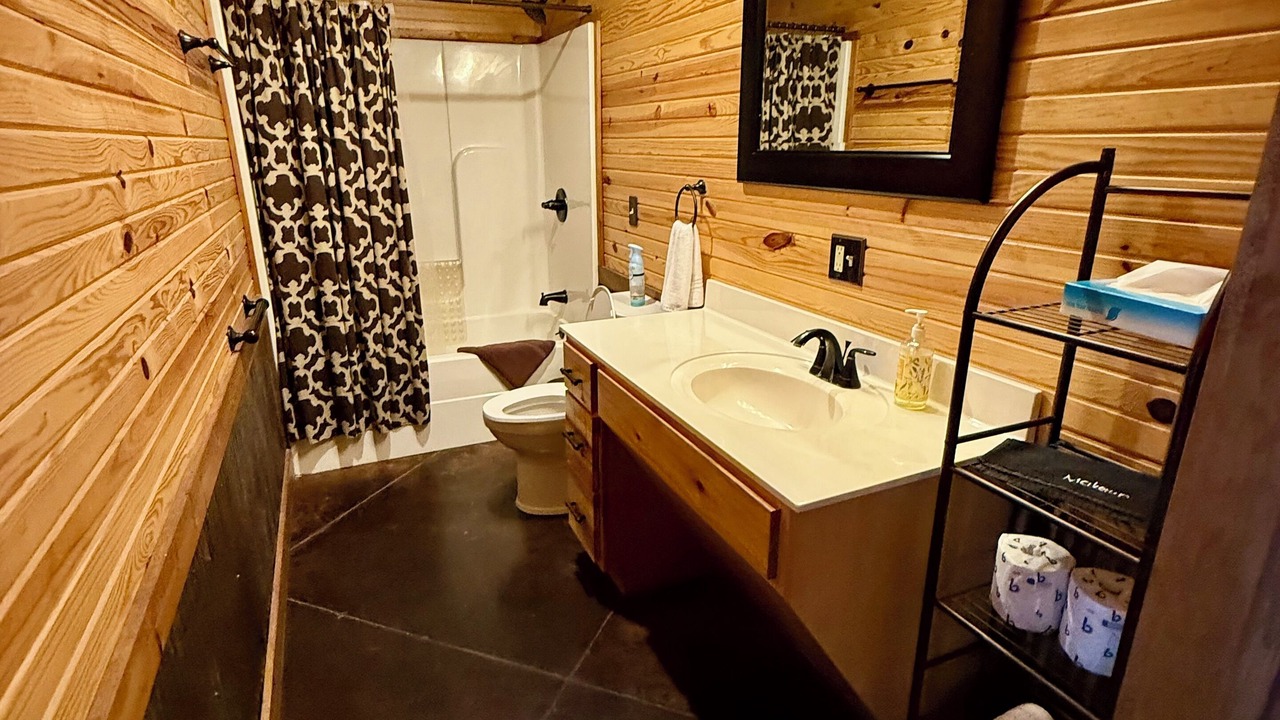 Photo of Bathroom in Doniphan