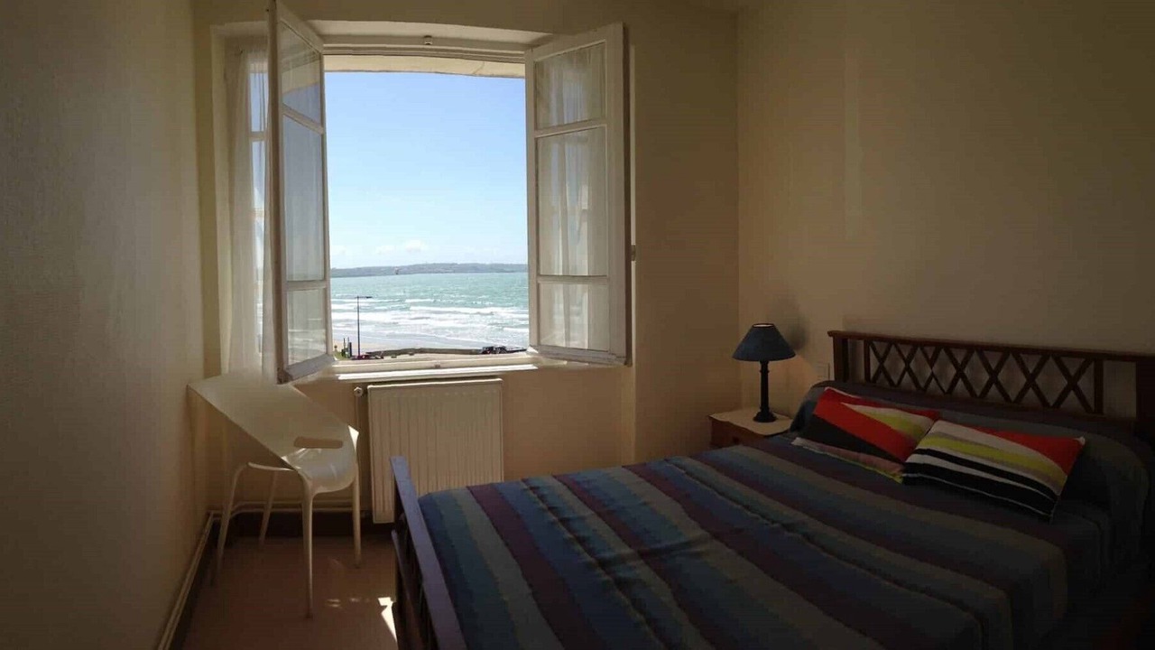 Photo of Bedroom in Plonevez-Porzay